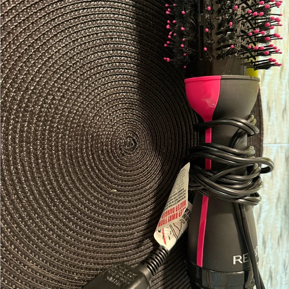 REVLON One-Step Volumizer, Blow Dryer - Picture 4 of 6